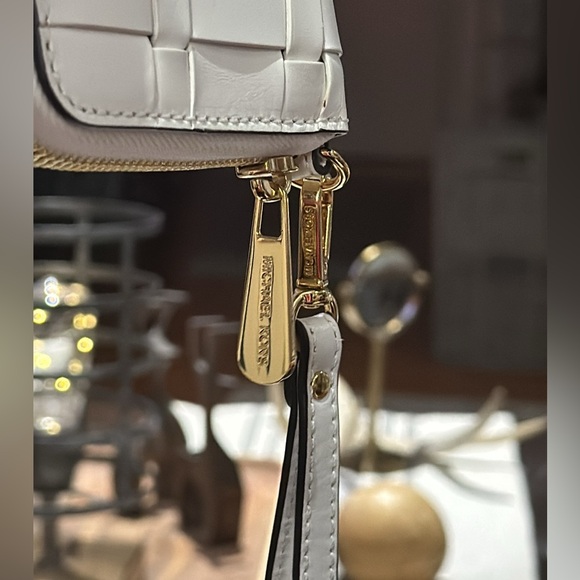 Authentic Michael Kors STUNNING "Vivian" Optic White Basket Weave Wallet, NWOT - Picture 2 of 16